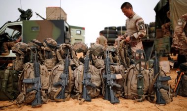 Fransa, uzun yıllar sömürdüğü Mali'den son birliğini de çekti