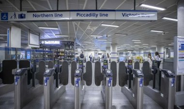Londra'da metro çalışanları ve otobüs şoförleri greve gitti
