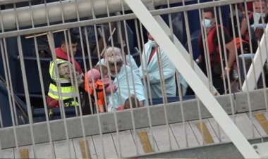 Fransa'dan İngiltere'ye son 24 saatte rekor sayıda göçmen geçti