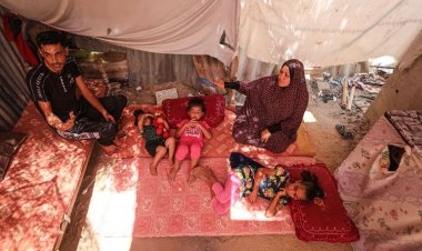 Siyonist rejimin ablukası altındaki  Gazze'de sıcaklar yoksul halkın sıkıntılarını katlıyor