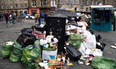 İskoçya'da temizlik çalışanlarının grevi sürerken sokaklardaki çöp yığınları artıyor