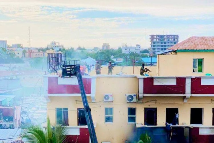 Eş-Şebab'tan Mogadişu'da otele silahlı baskın: 15 ölü