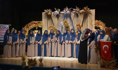 Bitlis'te eğitimini tamamlayan 17 hafizeye taç giydirildi