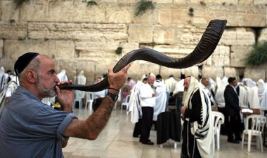 Yerleşimciler boynuzlarını Aksa'nın içine doğru yavaş yavaş yaklaştırıyor