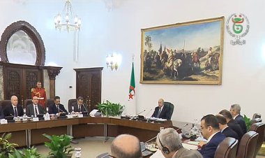 Cezayir'de kabinede 6 bakan değişti