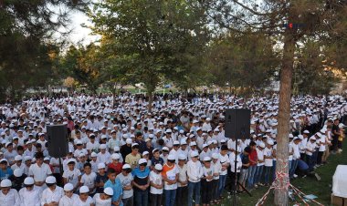 Binlerce çocuk "Hayat Namazla Güzeldir" dedi