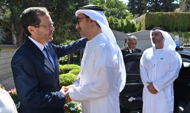 BAE Dışişleri Bakanı Al Nahyan, ihaneti pekiştirmek için Tel Aviv'de