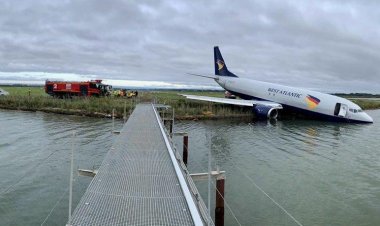 Fransa'da iniş sırasında pistten çıkan uçak gölete savruldu