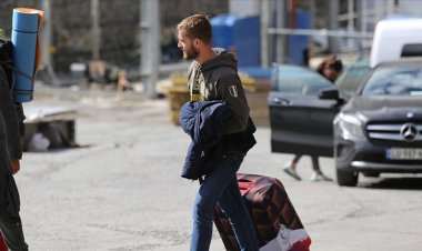 Rus vatandaşları, seferberlik ilanından sonra Gürcistan'a geçmeye devam ediyor