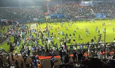 Endonezya'da futbol maçında çıkan izdihamda 174 kişi öldü