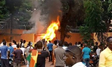 Burkina Faso'da Fransa elçiliği ateşe verildi