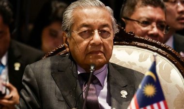 Malezya'nın 97 yaşındaki eski başbakanı Mahathir üçüncü dönem için hazır