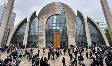 Almanya'da DİTİB Köln Camisi’nde ilk kez hoparlörden 'cuma ezanı' okundu