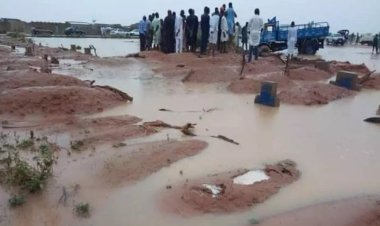 Nijerya'da seller nedeniyle mezarlıktaki cesetler kayboldu