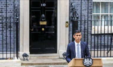 İngiltere'nin yeni Başbakanı Sunak, Kral 3. Charles'tan hükümeti kurma görevini aldı