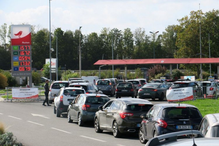 Fransızlar akaryakıt almak için Belçika'ya gidiyor