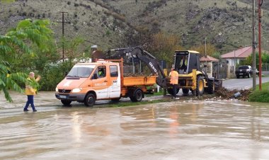 Arnavutluk'ta meydana gelen sellerde iki kişi hayatını kaybetti