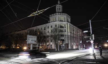 Ukrayna'da birçok bölge karanlığa teslim oldu