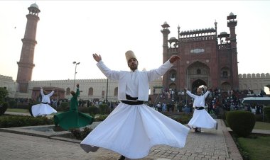Lahor’daki tarihi Badşahi Camisi’nde sema icra edildi