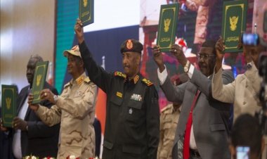 Sudan'da asker ile siviller arasında yeni geçiş dönemini başlatacak anlaşma imzalandı