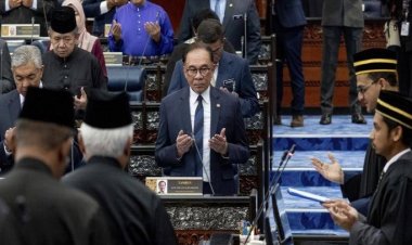 Malezya'da Enver İbrahim hükümeti meclisin üçte ikisinden güvenoyu aldı