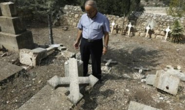 Yahudi yerleşimciler Kudüs’te Hristiyan mezarlığını tahrip etti