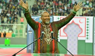 Cezayir'de Mandela Stadyumu’nun açılışında torun Mandla Mandela Filistin’e özgürlük sloganlarıyla seyircileri coşturdu