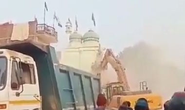 İslam düşmanı Hindu rejim tarihi camiyi yıktı