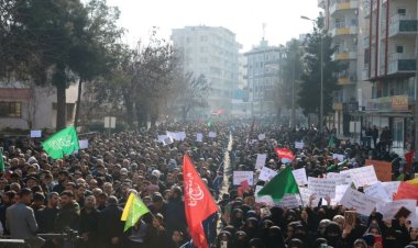 Hadsizliğe Müslümanlardan net mesaj: Allah'a ve Kur'an’a canımız feda olsun