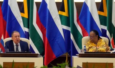 Lavrov: Batı Ukrayna’da Rusya’ya karşı hibrit değil gerçek savaşa girdi