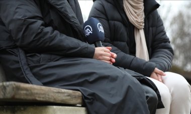 Fransa'da kendilerini darbeden polislere şiddetten ifadeye çağrılan iki başörtülü kadın hakkını arıyor