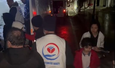 Yetimler Vakfı'ndan Diyarbakır ve Adıyamanlı depremzedelere yardım