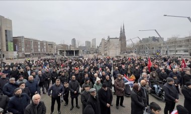 Hollanda’da, Türkiye'deki depremzedeler için anma ve dayanışma günü düzenlendi