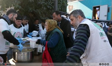 Umut Kervanı öncülüğünde İskenderun’da günlük 6 bin kişiye sıcak yemek dağıtıyor