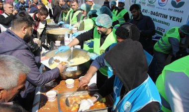Avusturya'dan gelen gurbetçiler, Umut Kervanı aracılığıyla öğle yemeği dağıttı