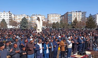 Afet ve musibetlere karşı Müslümanlar "dua ve istiğfarla" Allah'a sığındı