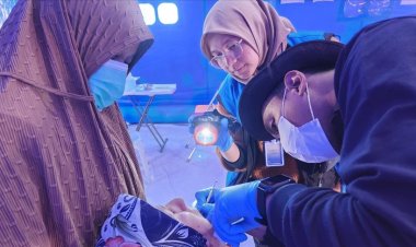 Endonezyalı doktorlar deprem bölgesinde canla başla çalışıyor