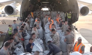 Pakistan'dan depremzedeler için gönderilen 2 bin 300 çadır Türkiye'ye ulaştı