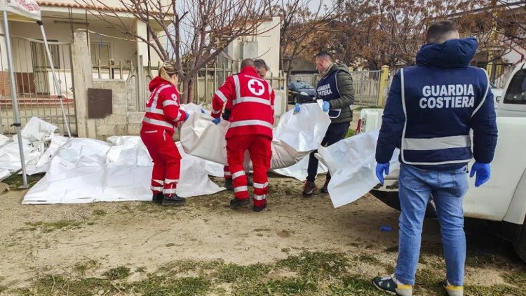 İtalya açıklarında batan göçmen teknesinde can kaybı 63'e yükseldi