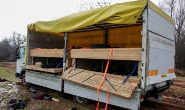 Meksika'da terk edilmiş halde tır kasasında yüzlerce düzensiz göçmen bulundu