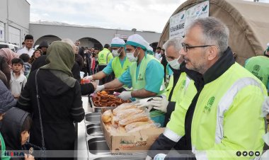 Umut Kervanından Malatya'da depremzedeler için aşevi
