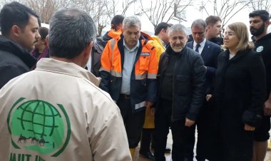 Bakan Nebati selden etkilenen Umut Kervanını ziyaret etti