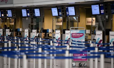 Almanya'da grevler nedeniyle havalimanlarındaki yüzlerce uçuş iptal edildi