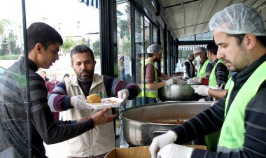 Umut Kervanı gönüllüleri depremzedeler için hizmet etmeye devam ediyor