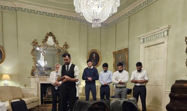 İskoçya'nın yeni başbakanı Yusuf resmi konuttaki ilk gününde namaz kıldırdı