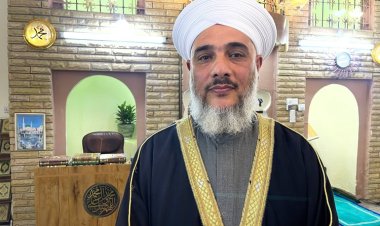 Kerkük camilerinde Türkiye'deki depremzedeler için dua edildi