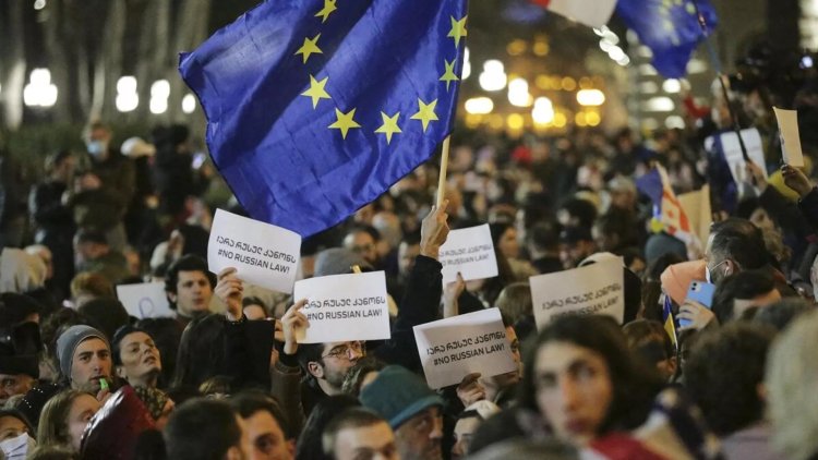 Gürcistan parlamentosu, protestolara neden olan yasa tasarısını geri çekti