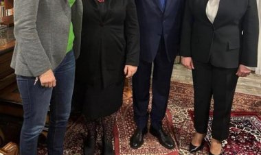 Kemalist zihniyetin dine saygısı bu kadar olur: Seccadeye ayakabılarıyla bastı!