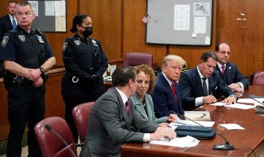 ABD'de Trump'a yönelik seçim müdahalesi davasında ekibinden ilk kişi teslim oldu