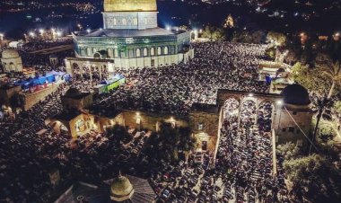 Kadir Gecesi'nde yüzbinler Mescid-i Aksa'da saf tuttu